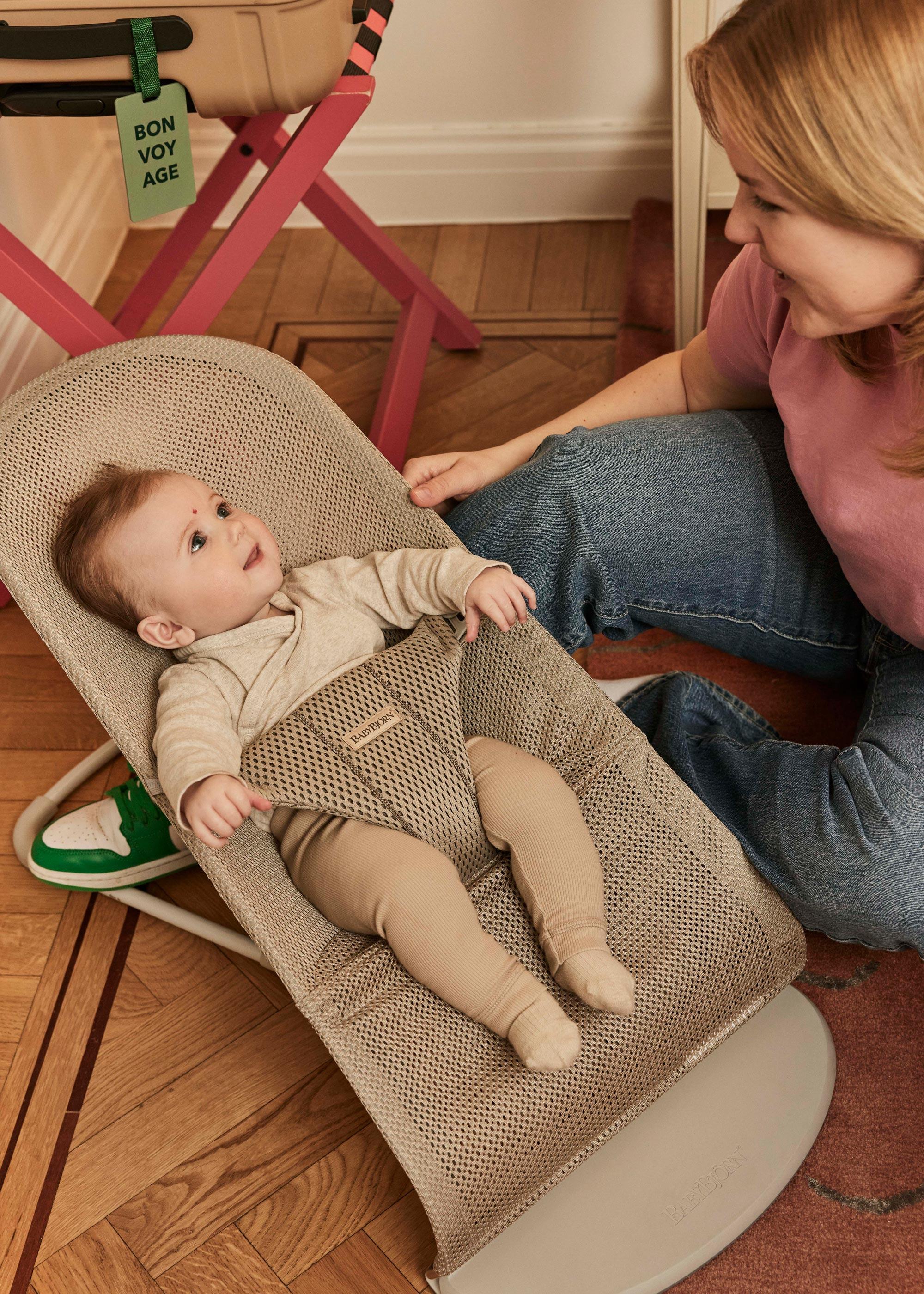 Bouncer Bliss in gray/beige mesh, traveling with a baby - BabyBjörn